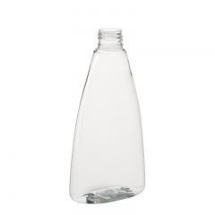 пластиковые бутылки шампуня и кондиционера для домашних животных